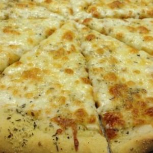 Base de pizza Pizbur con queso, aceite de oliva, ajo y perejil 