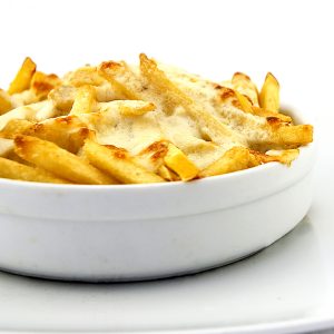 Patatas fritas con nuestro toque , quesos variados y salsa ranchera